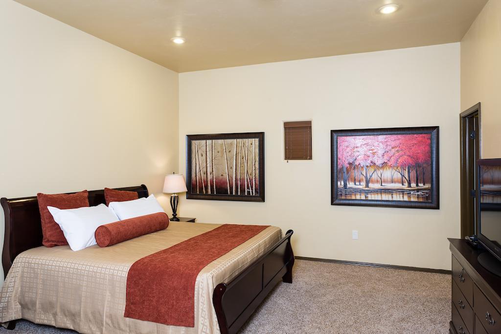 The Courtyard Villas Хоббс Номер фото
